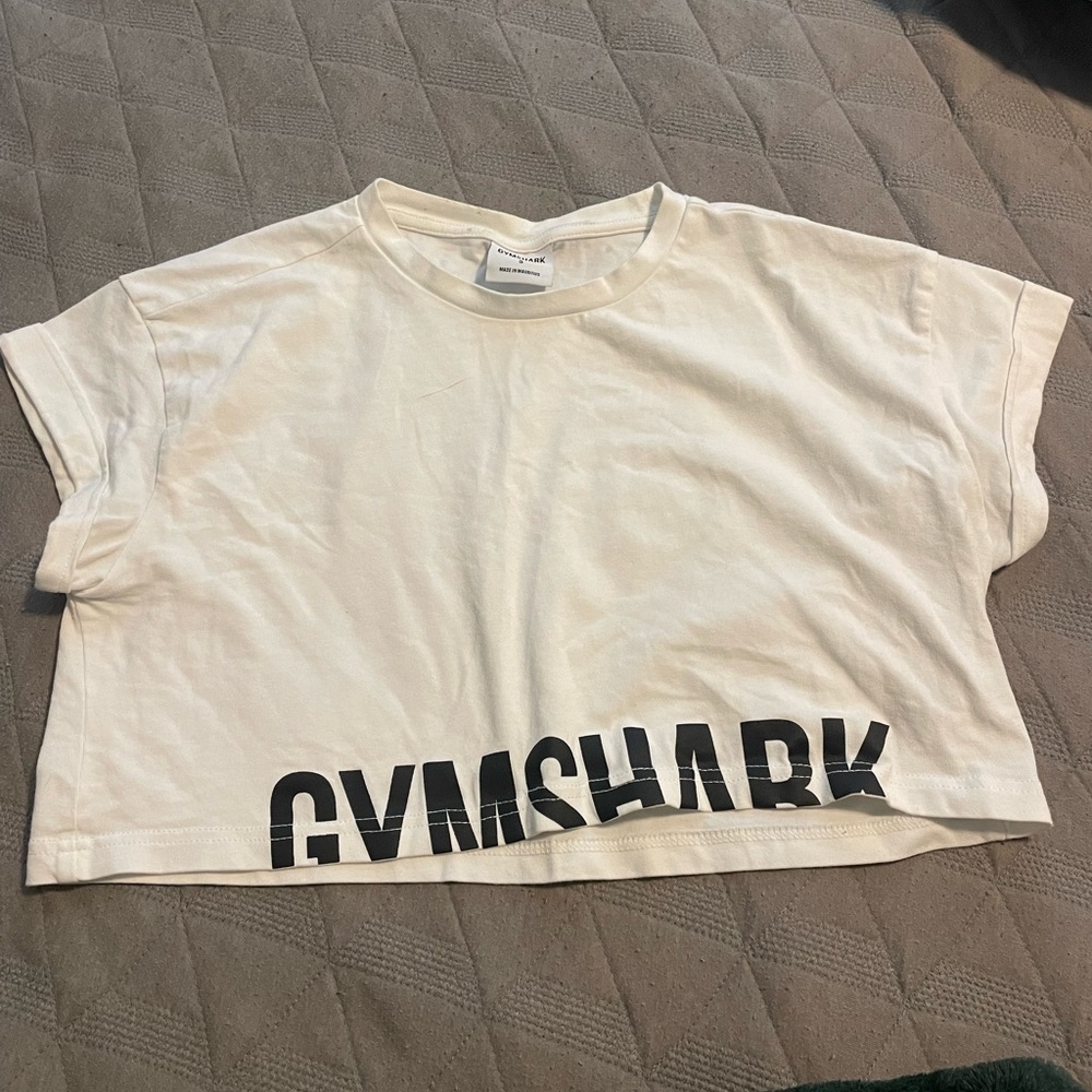 Cropped gymshark t shirt
